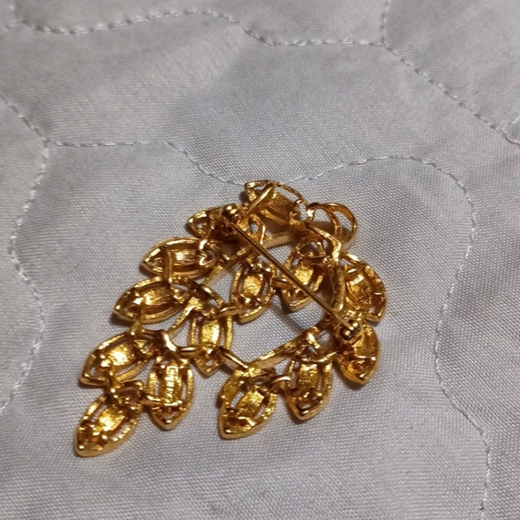 brooch - Picture 2 of 2